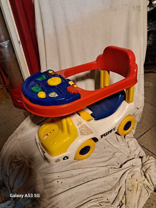 Brinquedos ( carrinhos e outros ) para criança