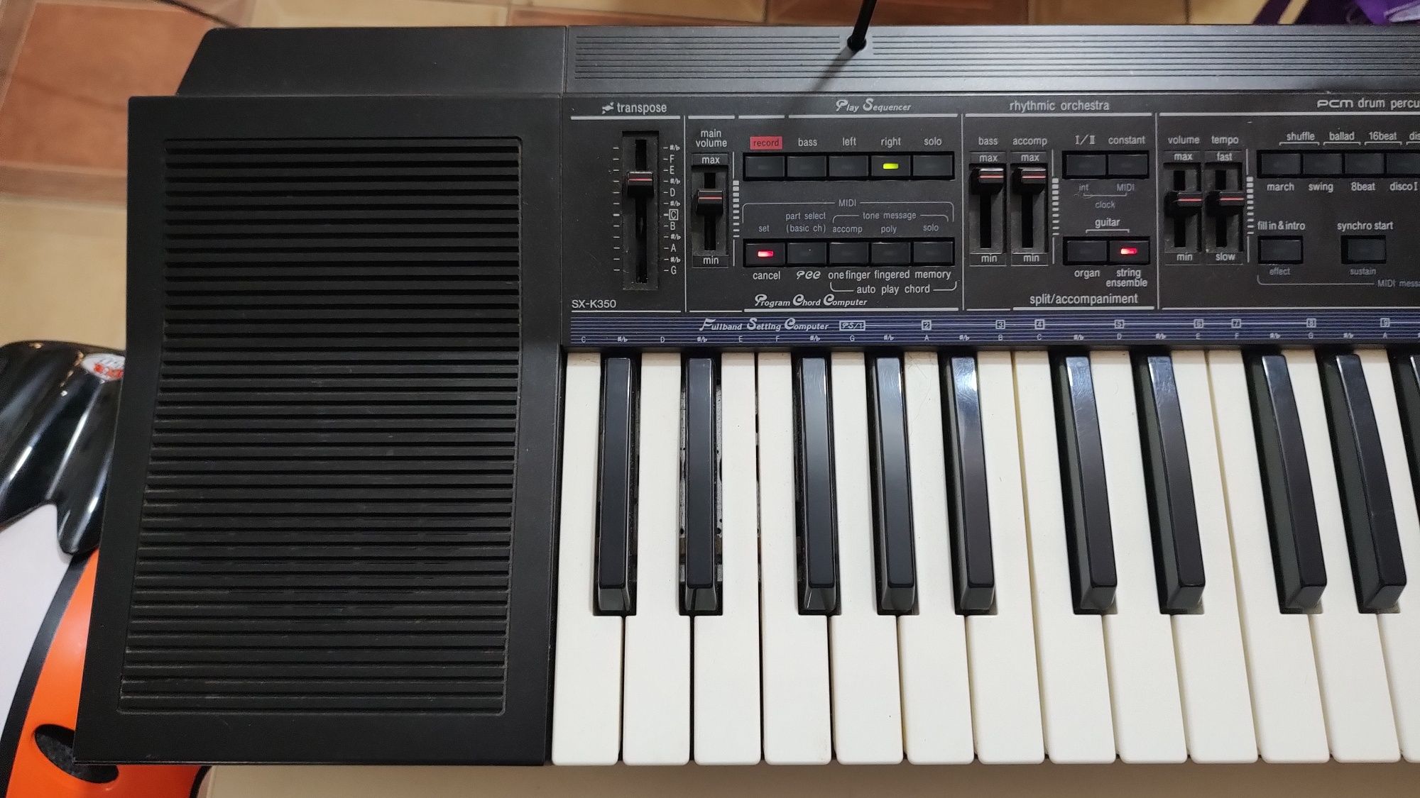 Синтезатор TECHNICS SX-K350

49 клавіш
масивний металевий корпус/міцна