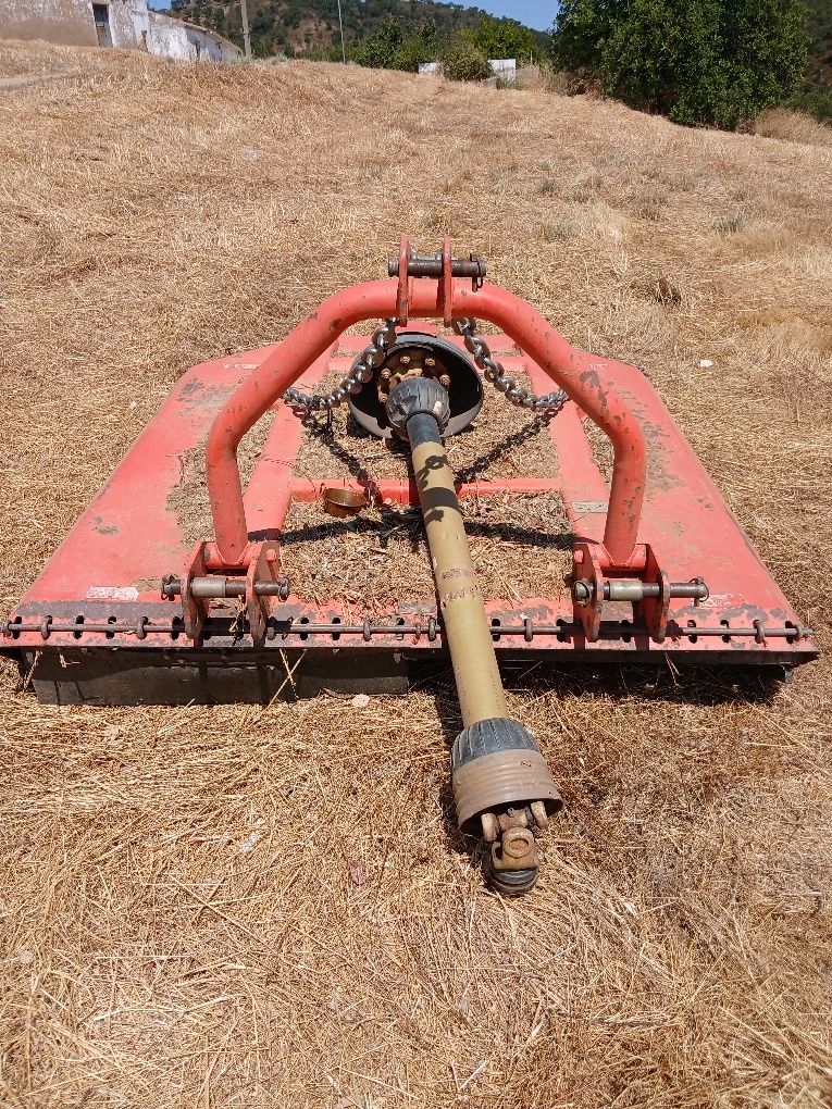 MCCormick 4 35 vende se com alfaias