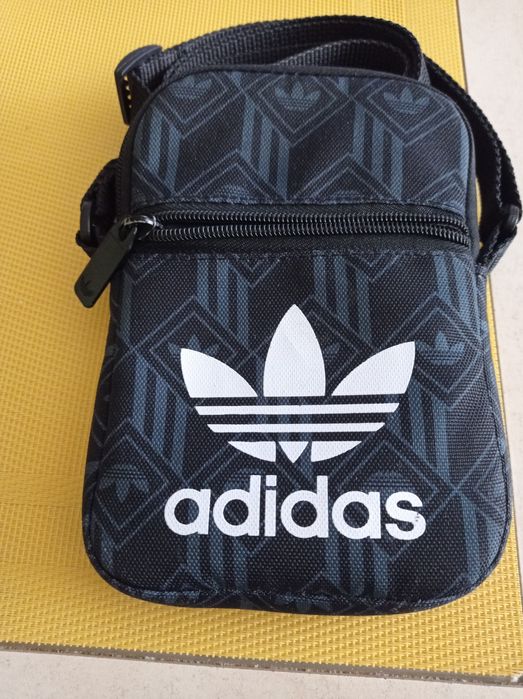 Sprzedam saszetkę naramienna