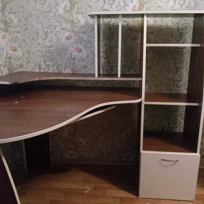 Стіл комп'ютерний кутовий. Письмовий стіл