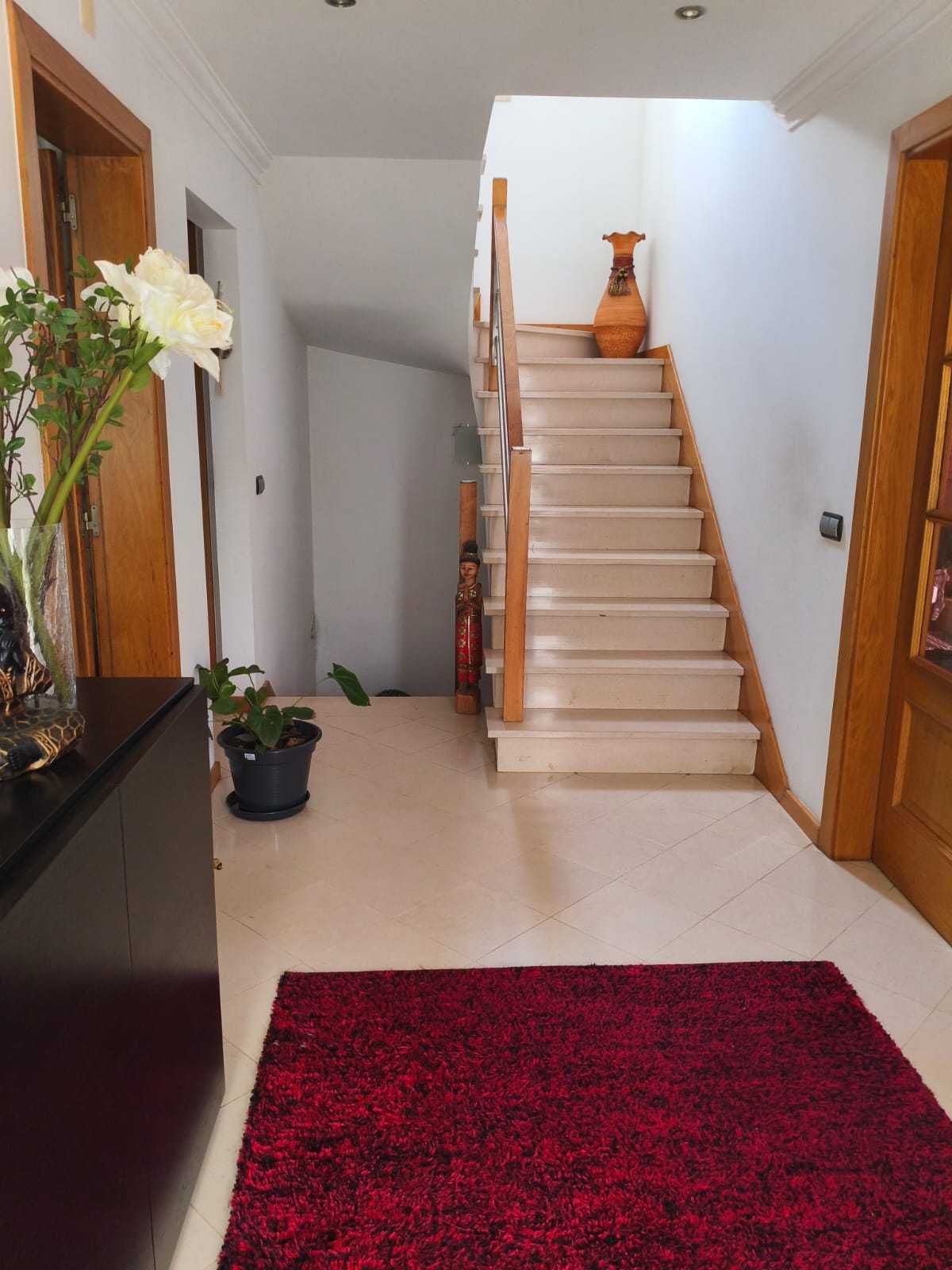 Moradia Isolada com Terreno em Semide