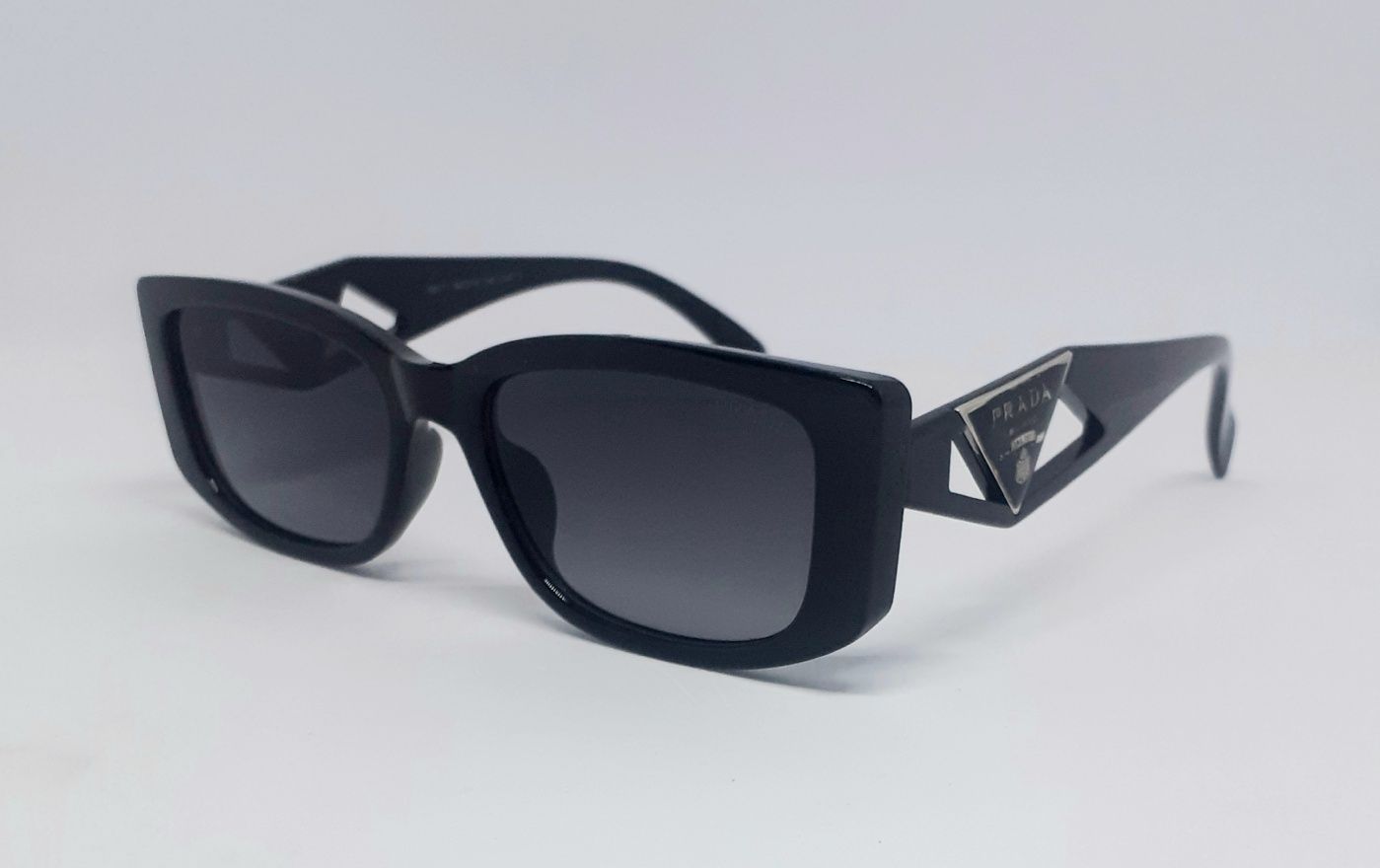 Женские брендовые модные узкие очки черные с лого на дужках