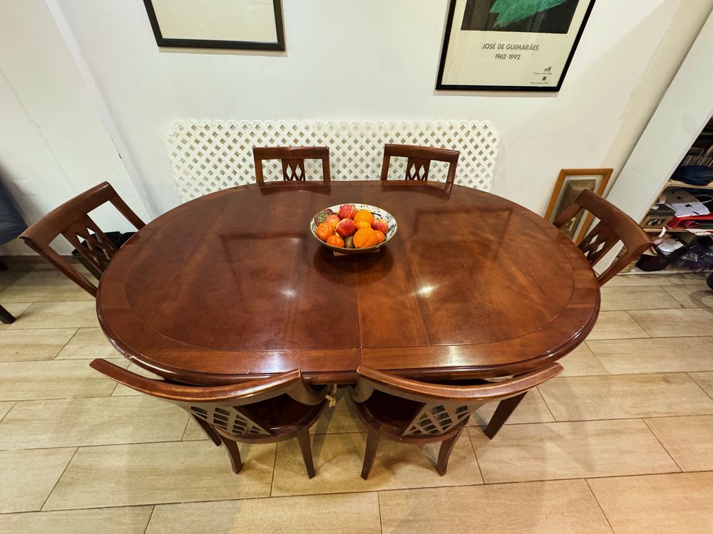 Vende-se Mesa extensivel (madeira cerejeira) com cadeiras