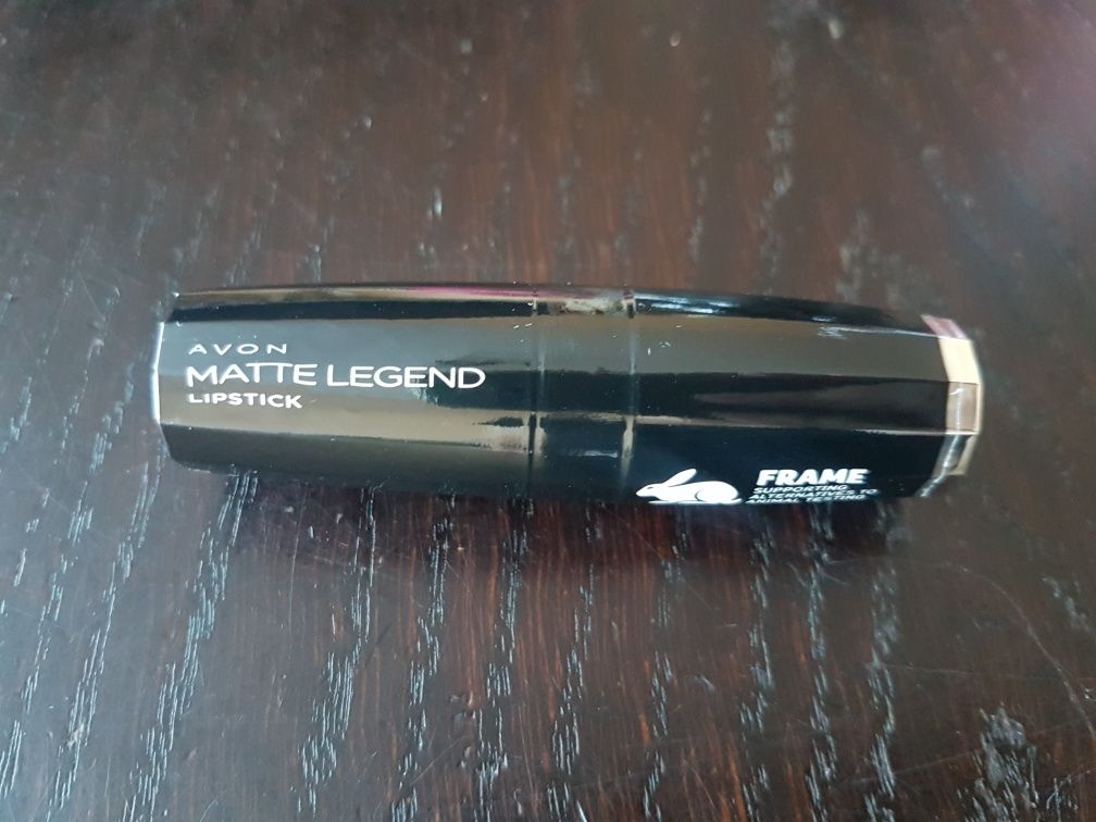 Avon Matte Legend szminka pomadka matowa do ust Flawless