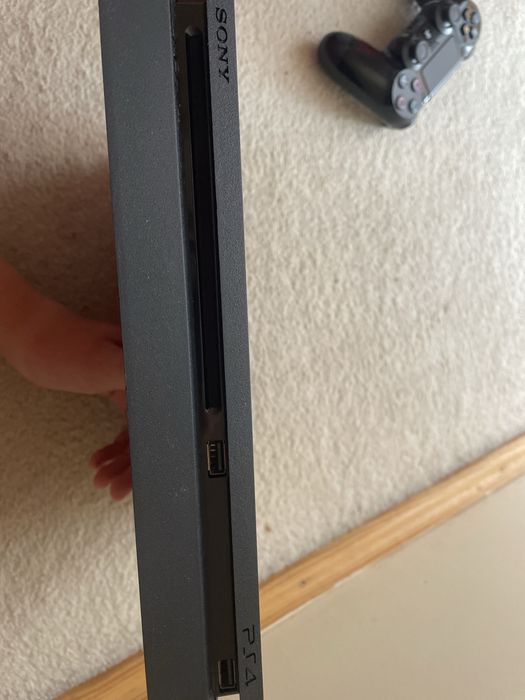 playstaytion 4 slim 1tb z padem+kable