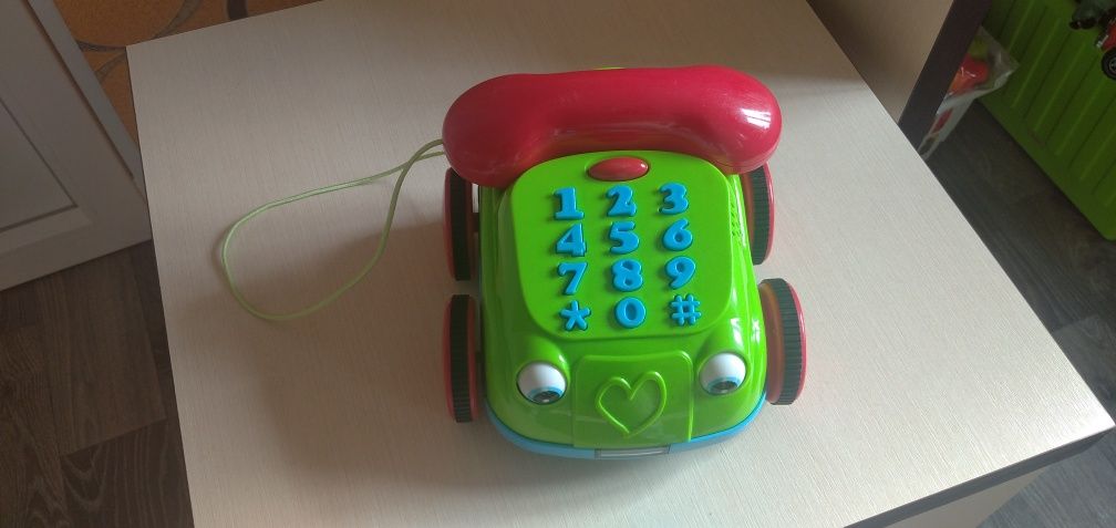 Игрушечный телефон-машинка