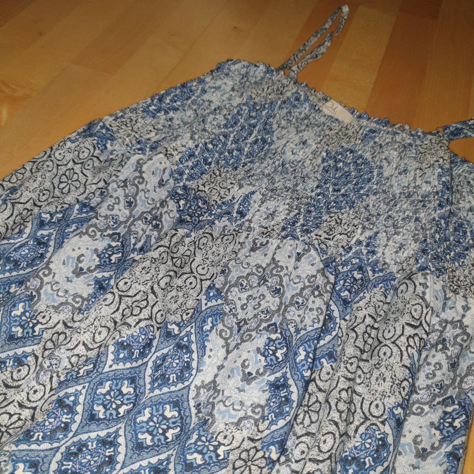 Sukienka r. XS.  C&A.  Nowa.