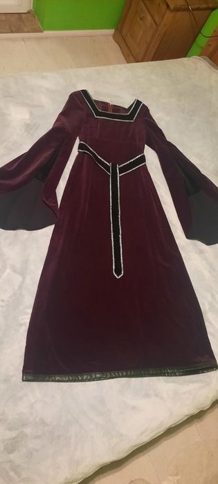 Suknia średniowieczna z aksamitu