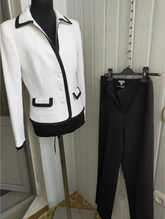 Костюм чорно білий