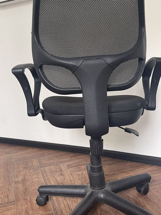 Продам компʼютерний стілець
