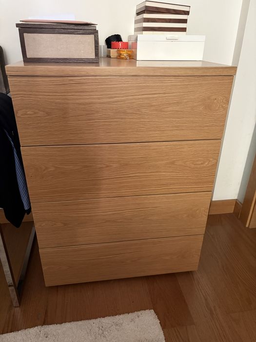 Camiseiro feito em carpintaria