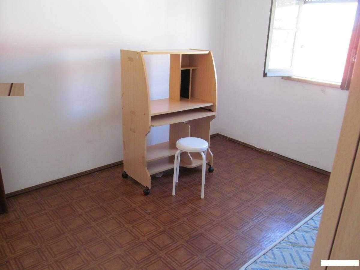 Quarto a Estudante em Apto. Freg.Santa Clara - Lisboa