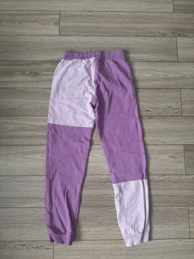 Little Kids fioletowe spodnie dresowe rozmiar 134cm.