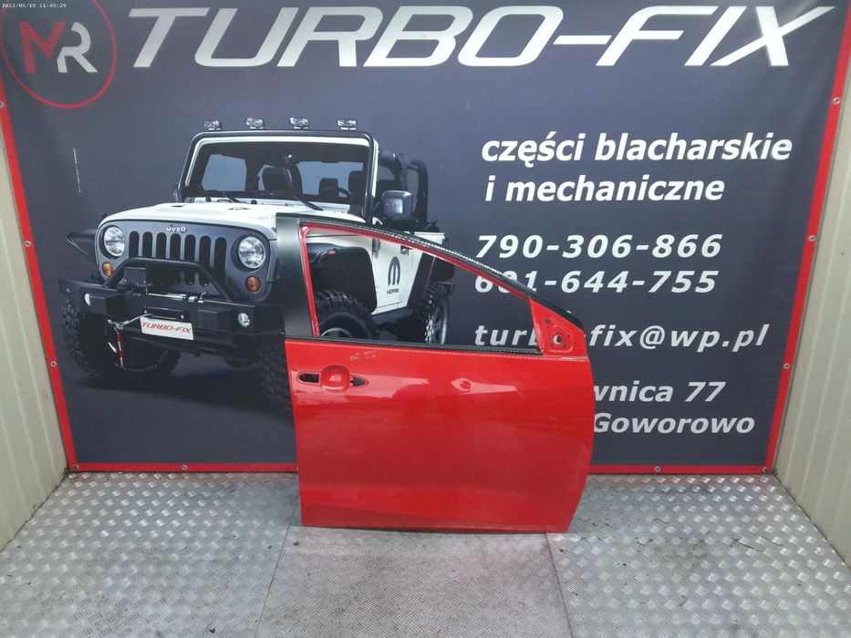 Toyota Yaris IV drzwi prawe przód przednie