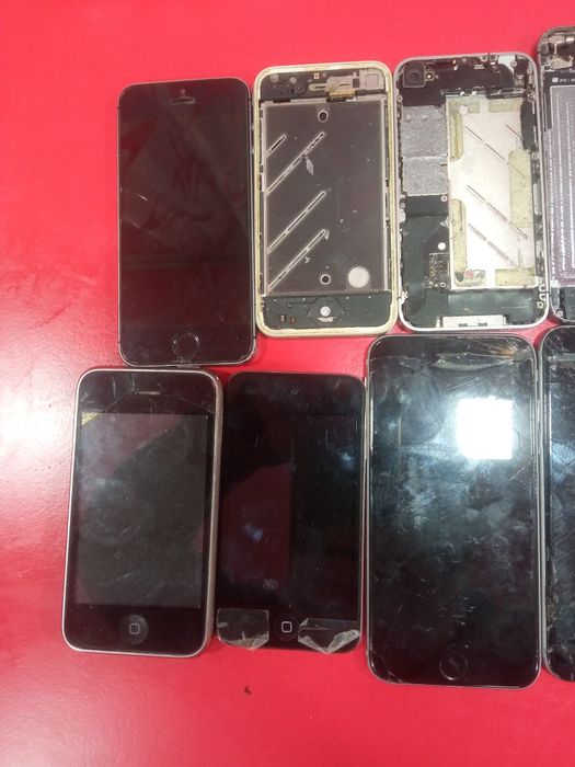 Лот телефонів iPhone