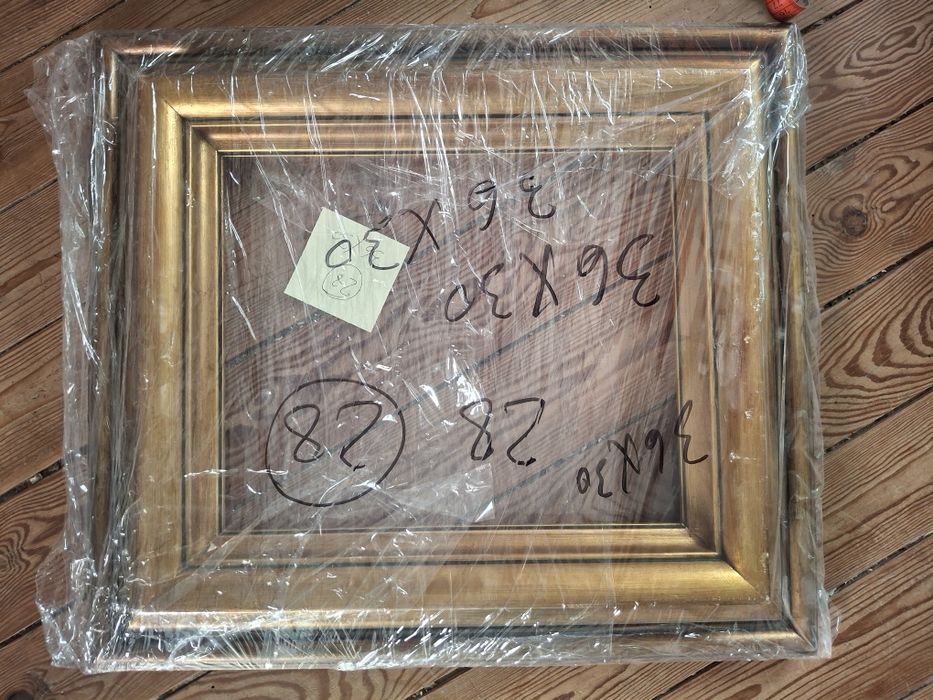 Excelente moldura em madeira para tela cerca 30 x 36