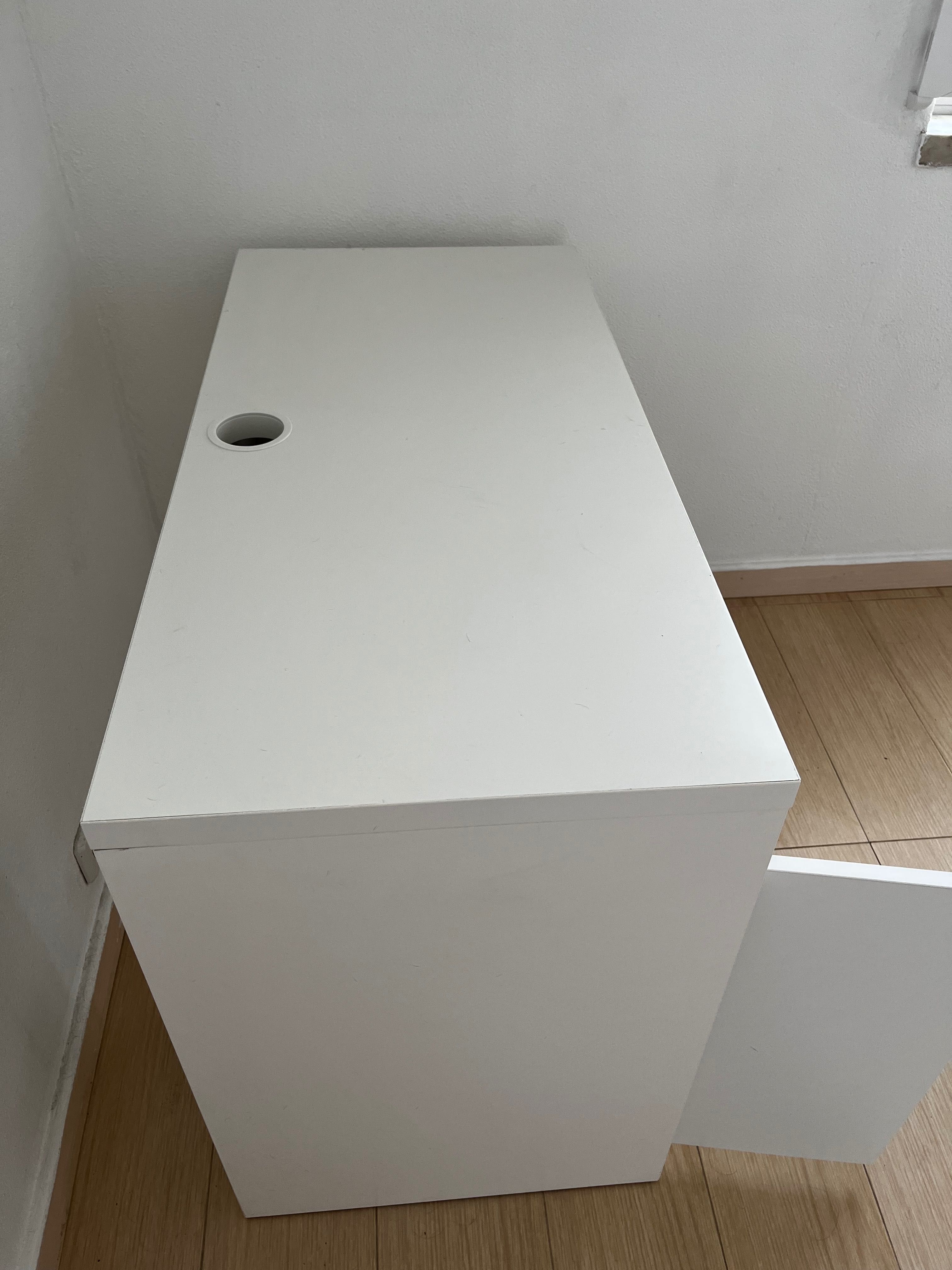 Secretária branca Ikea