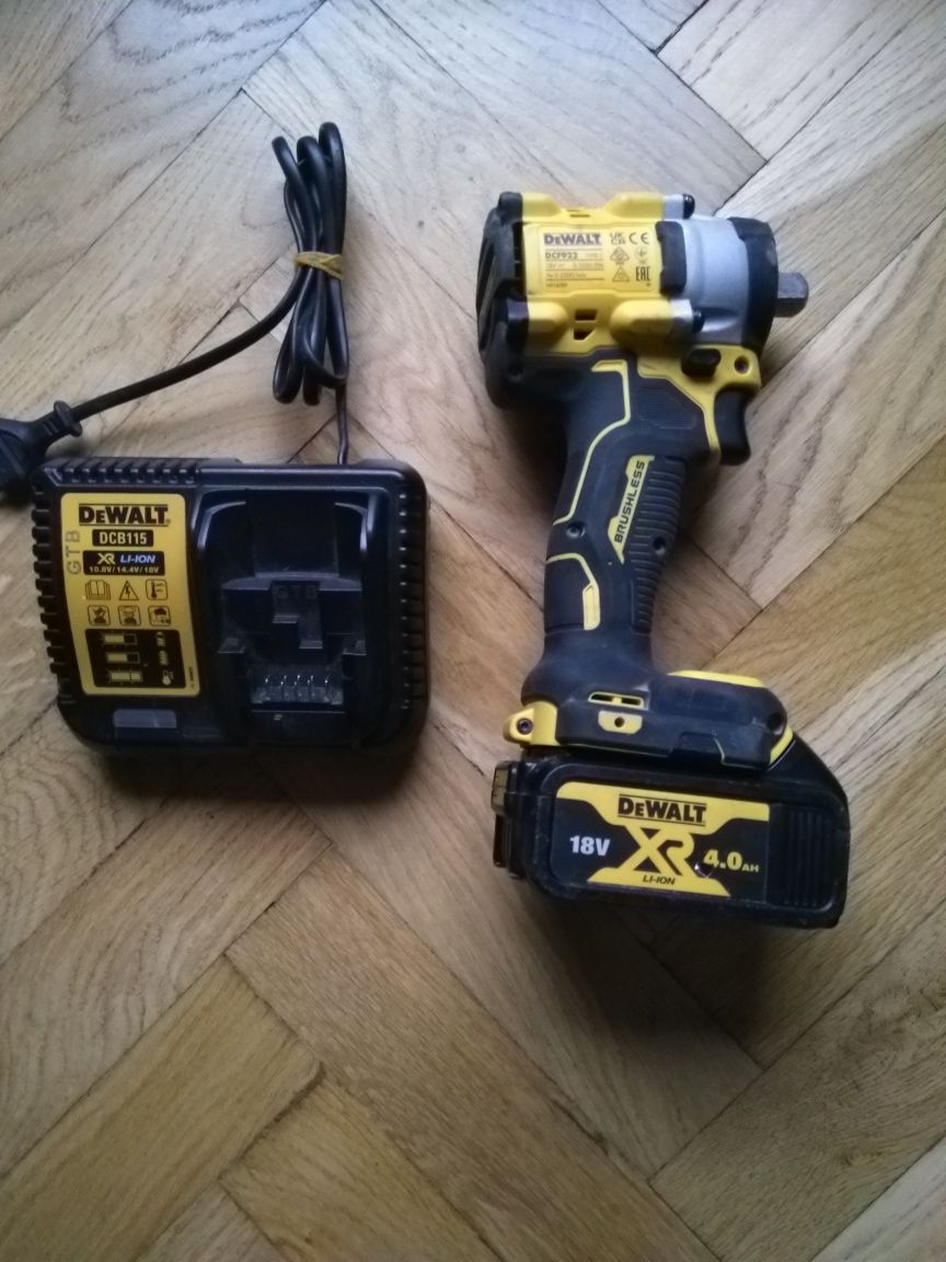 Klucz udarowy Zakrętarka Wkrętarka Dewalt DCF922 18V 1/2" 406Nm 2023r