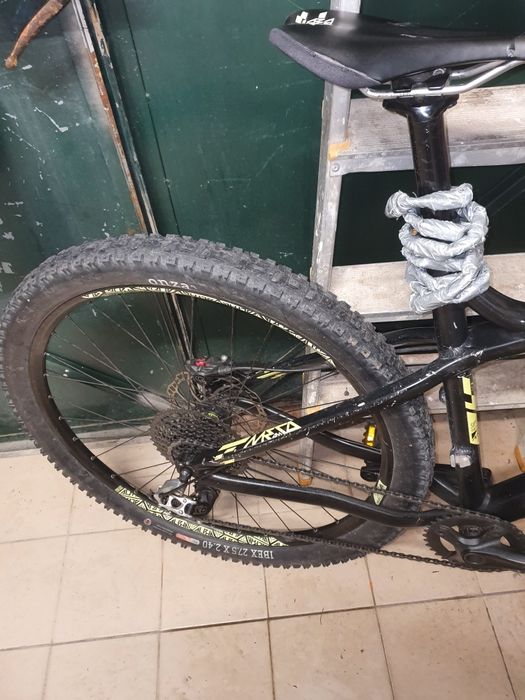 Bicicleta Commencal Downhil, suspensão ROCkSHOK dianteira .