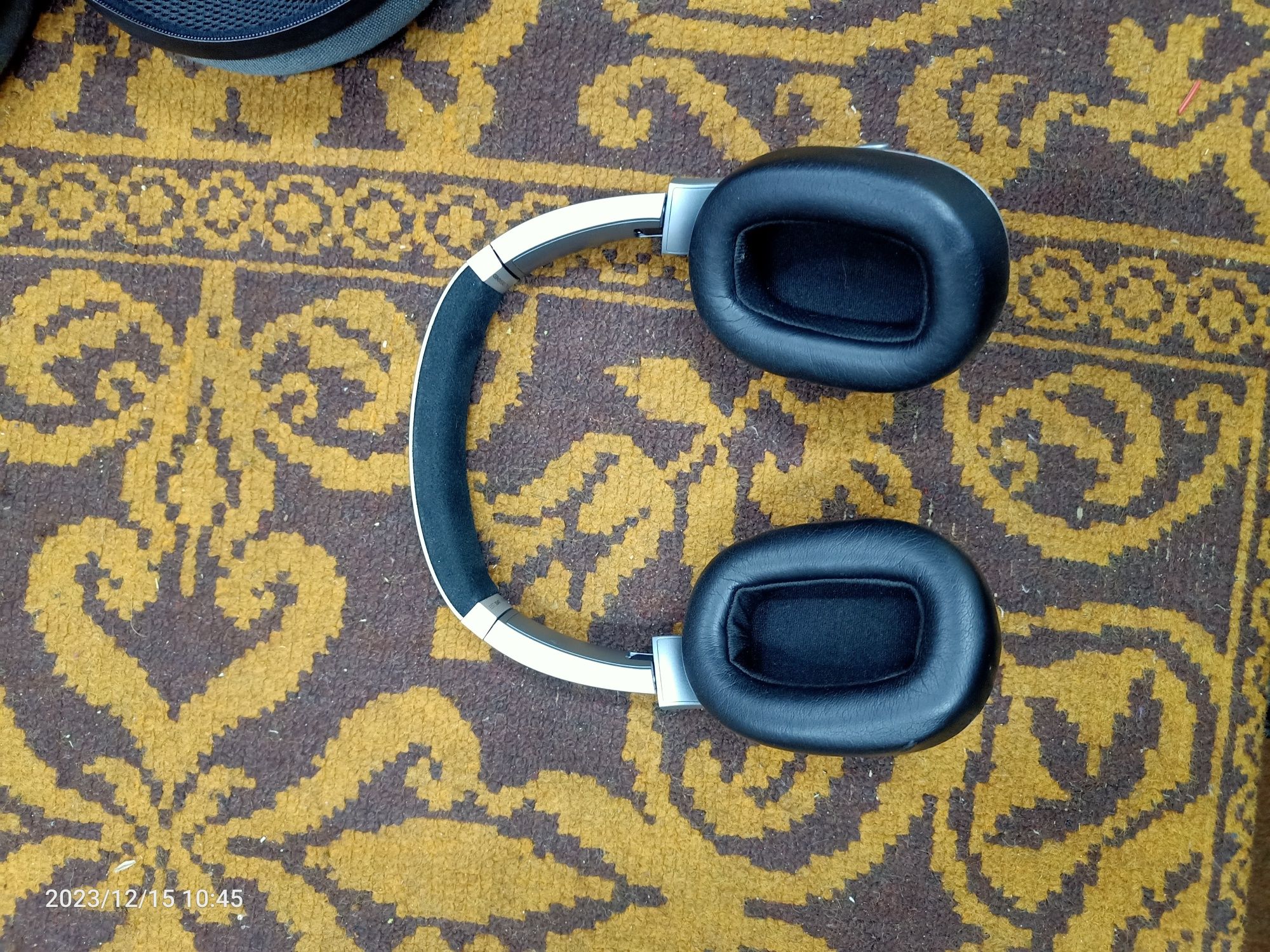 Słuchawki bezprzewodowe AKG 700NC