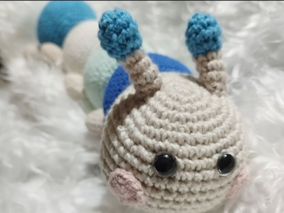 Centopeia em amigurumi