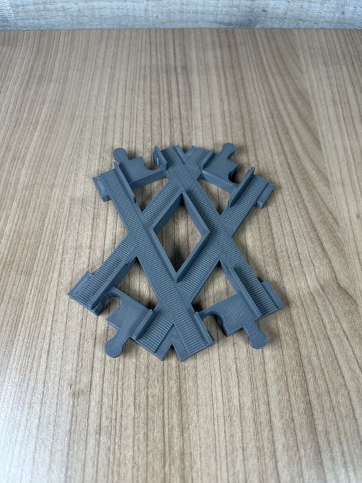 Skrzyżowanie kolejowe X kompatybilne z klockami LEGO DUPLO, pociąg