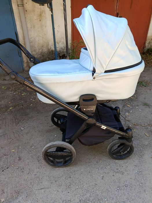 Продам коляску Invictus 2 в 1