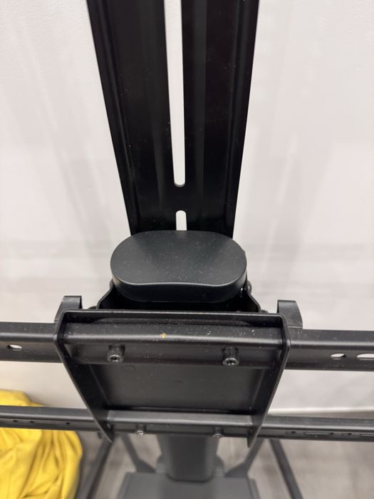 Stojak ma tablice multimedialna