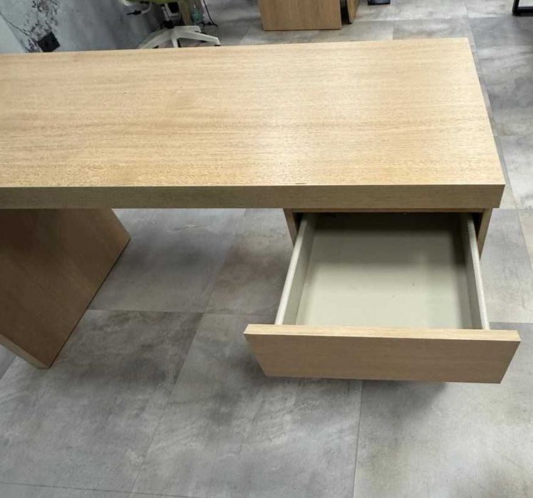 Biurko MALM  IKEA z szufladą i półkami