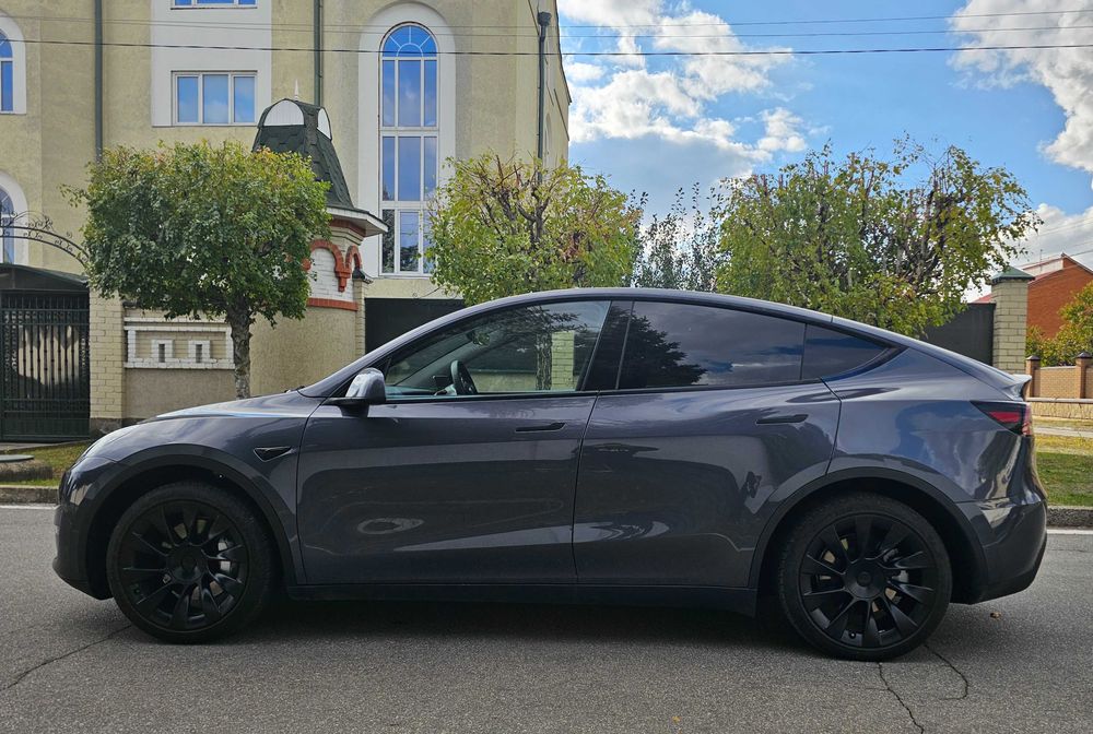 Tesla Model Y 2023 Long Range Dual Motor