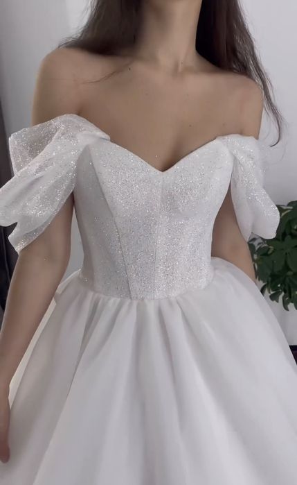 Весільна сукня мінімалістична, розмір М-Л