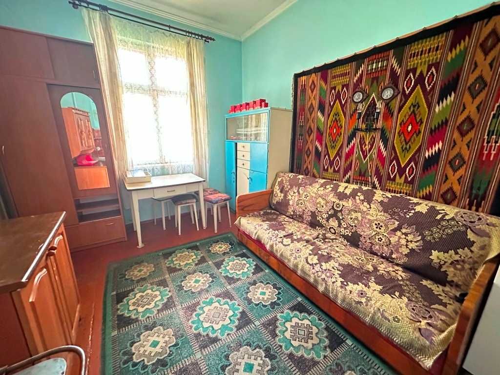 Продається квартира особнякового типу