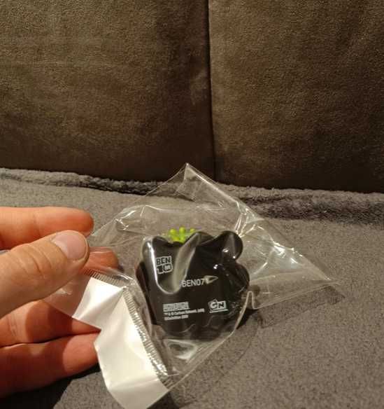Sprzedam Orginalna małą figurkę Upchuck z bajki Ben 10