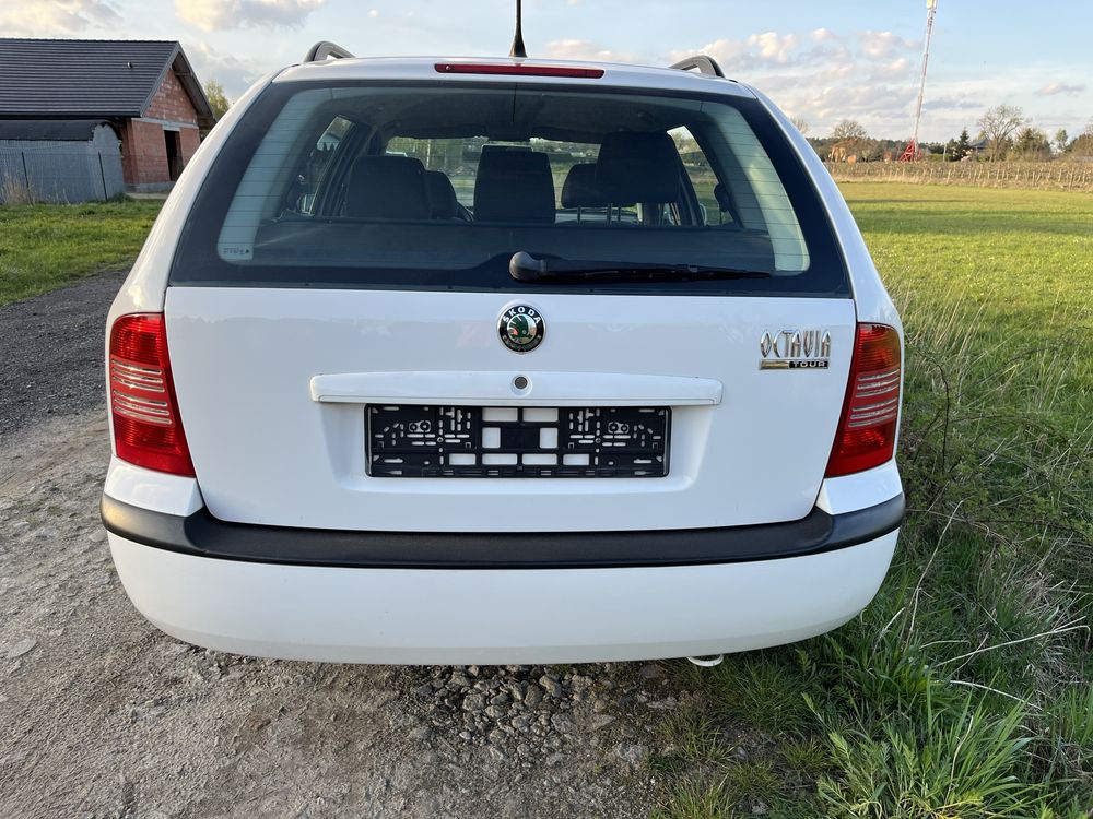 Skoda Octava Tour -  1.6 mpi 2005r