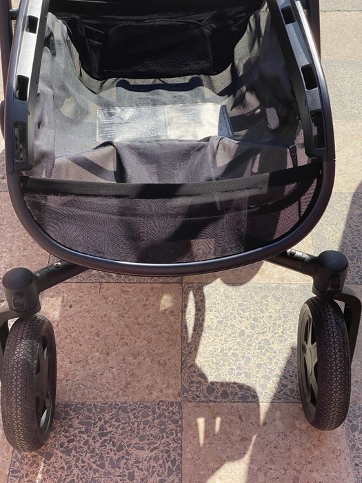 VENDA URGENTE - Chassi Quinny HUBB + cadeira MaxiCosi + Isofix