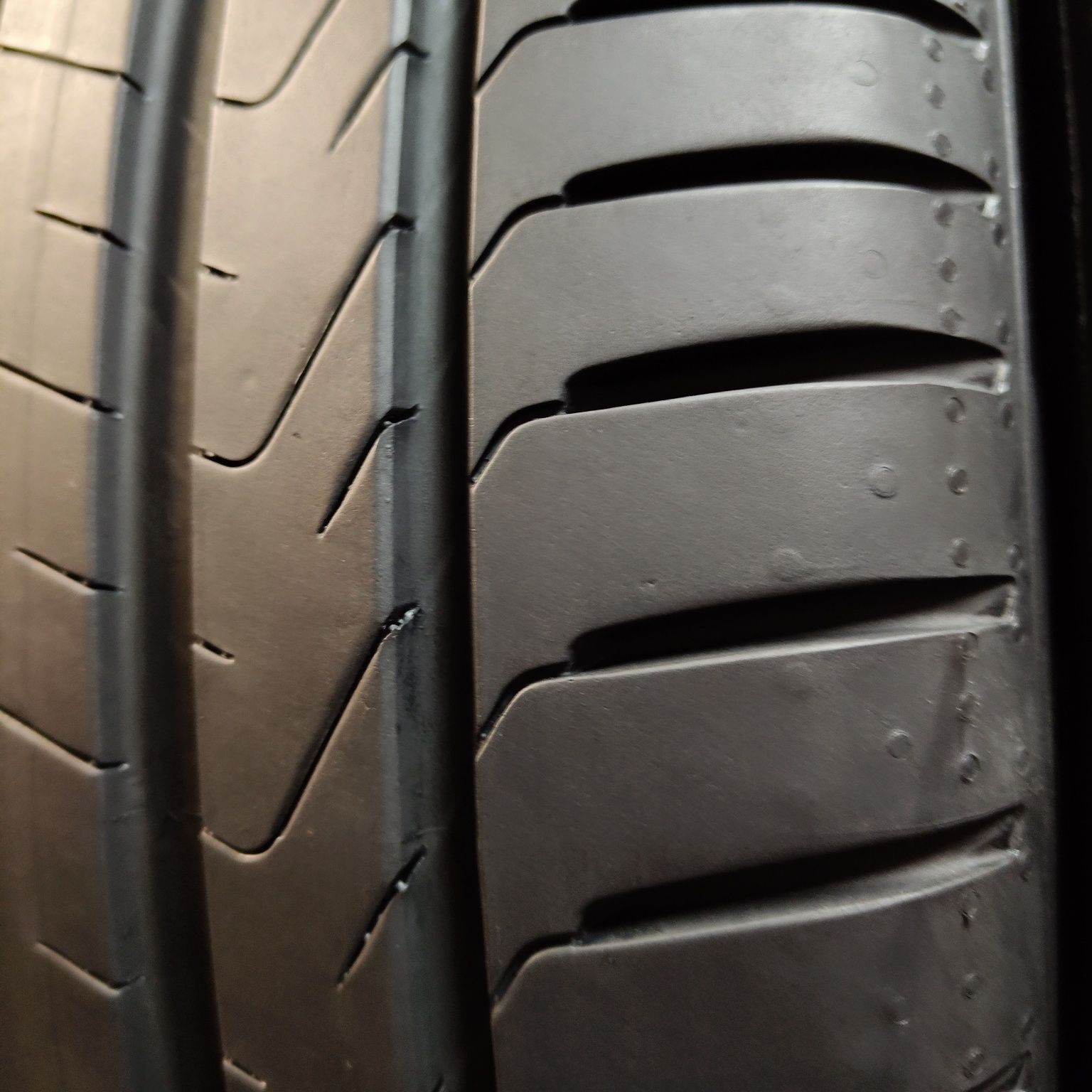 255/45/19 Sprzedam parę opon letnich Pirelli