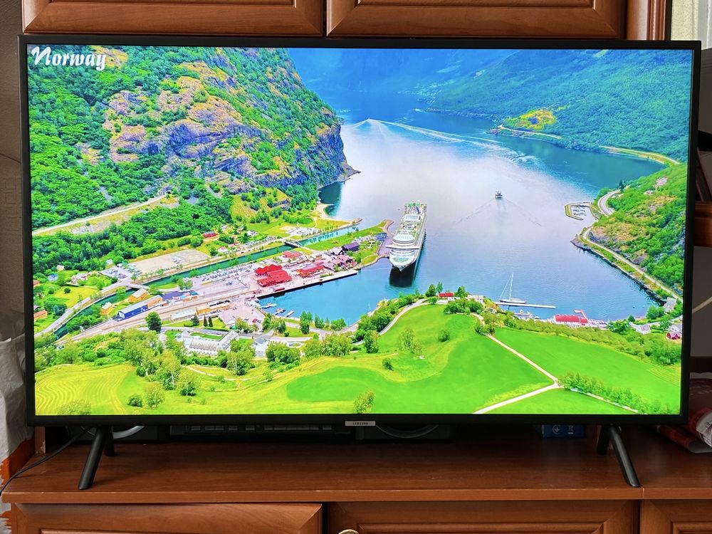 Продам телевизор Samsung UE43NU7090