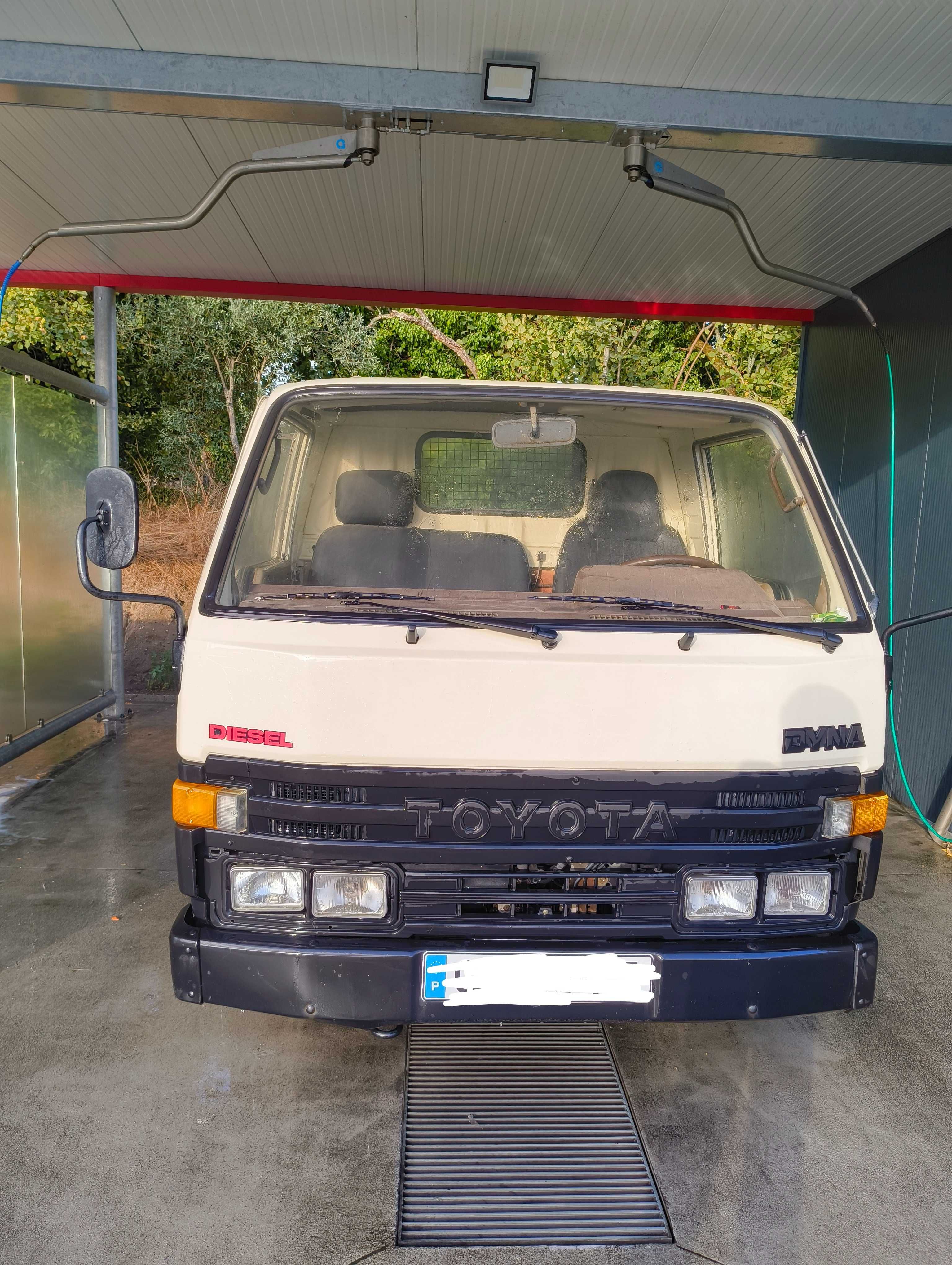 TOYOTA DYNA 150 – 1989 | Fiável e Pronta a Trabalhar!