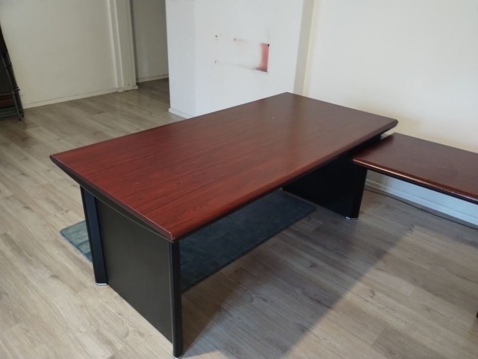 Duże biurko z pomocnikiem stan bdb. 180x90 cm