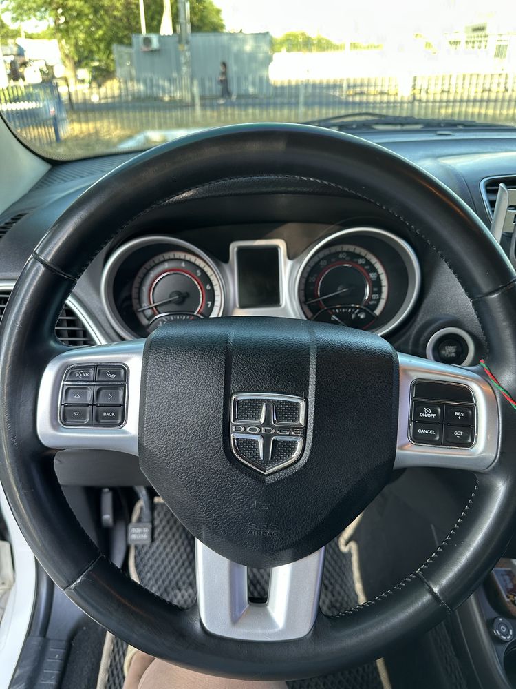 Продаю власний автомобіль Dodge Journey