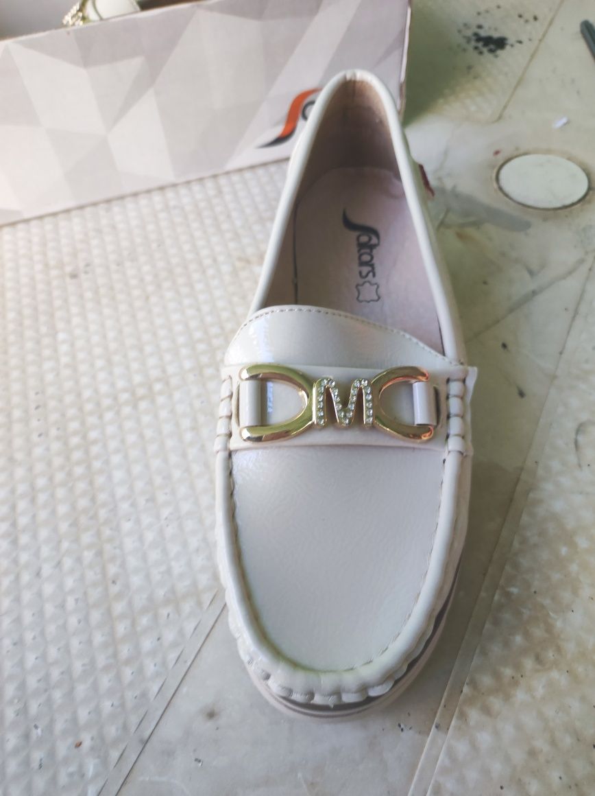 Sapatos! Nunca foram usados