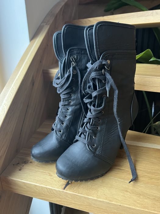 Czarne kozaki na obcasie wysokie