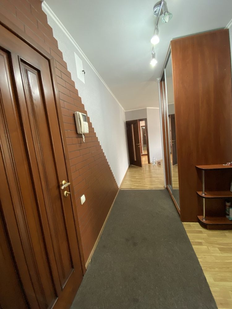 Продаж 3 кім в центрі міста