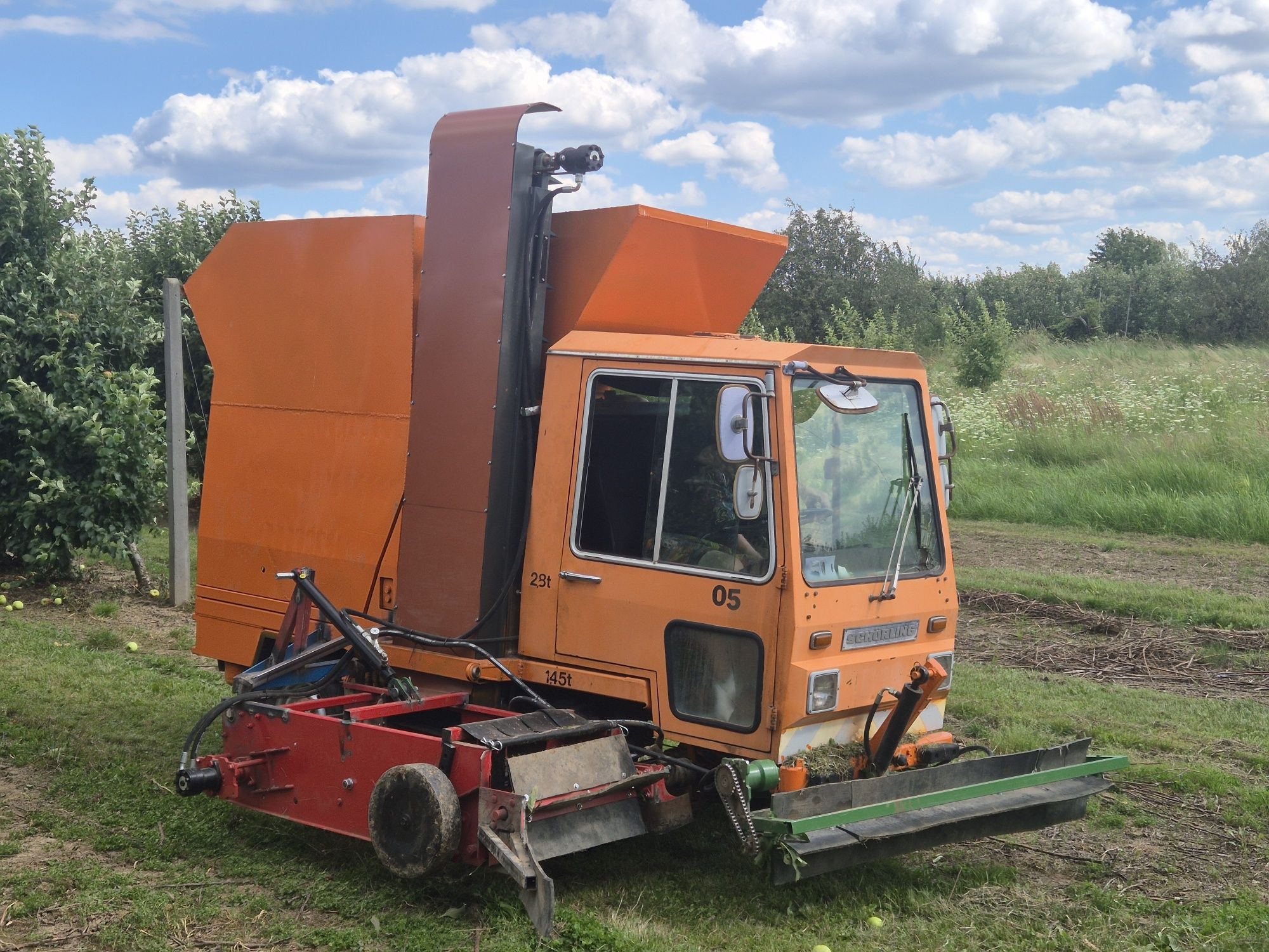 Kombajn do zbierania jabłek przemysłowych/Spadów/Samojezdny/Hydrostat/