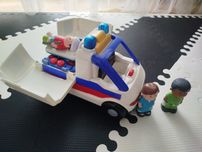 Karetka pogotowia smoły Play na ratunek ludziki otwierana nosze dźwięk