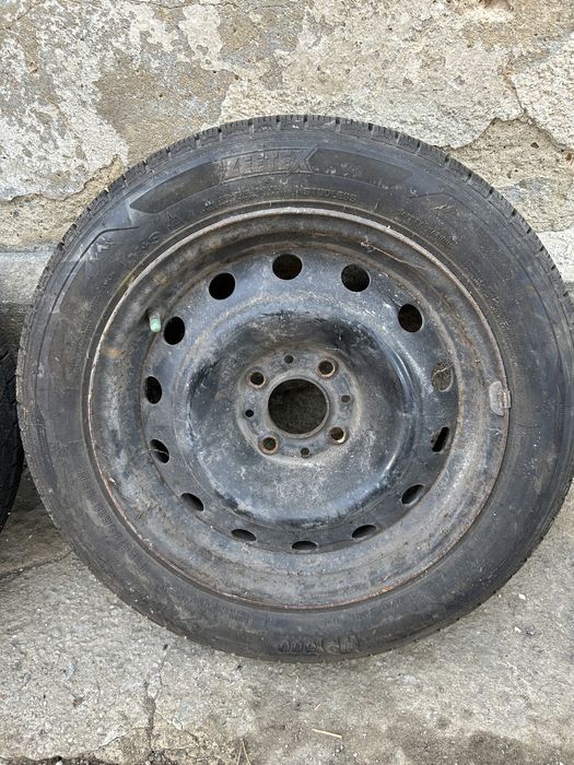 Sprzedam dwie zimowe opony 15’