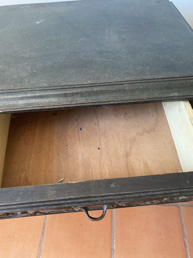 Cama + 2 mesas de cabeceira