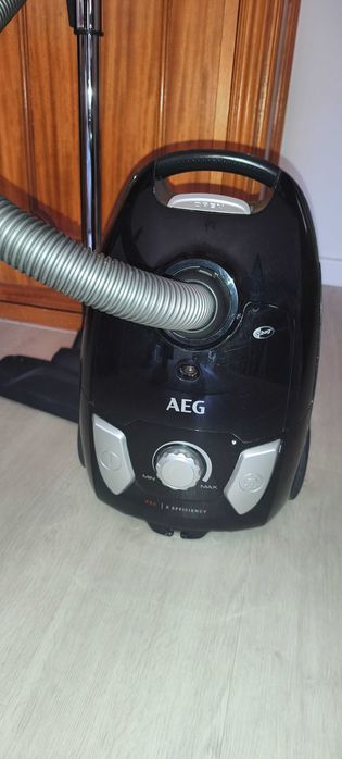 Vendo Aspirador com Saco AEG VX4-1-EB