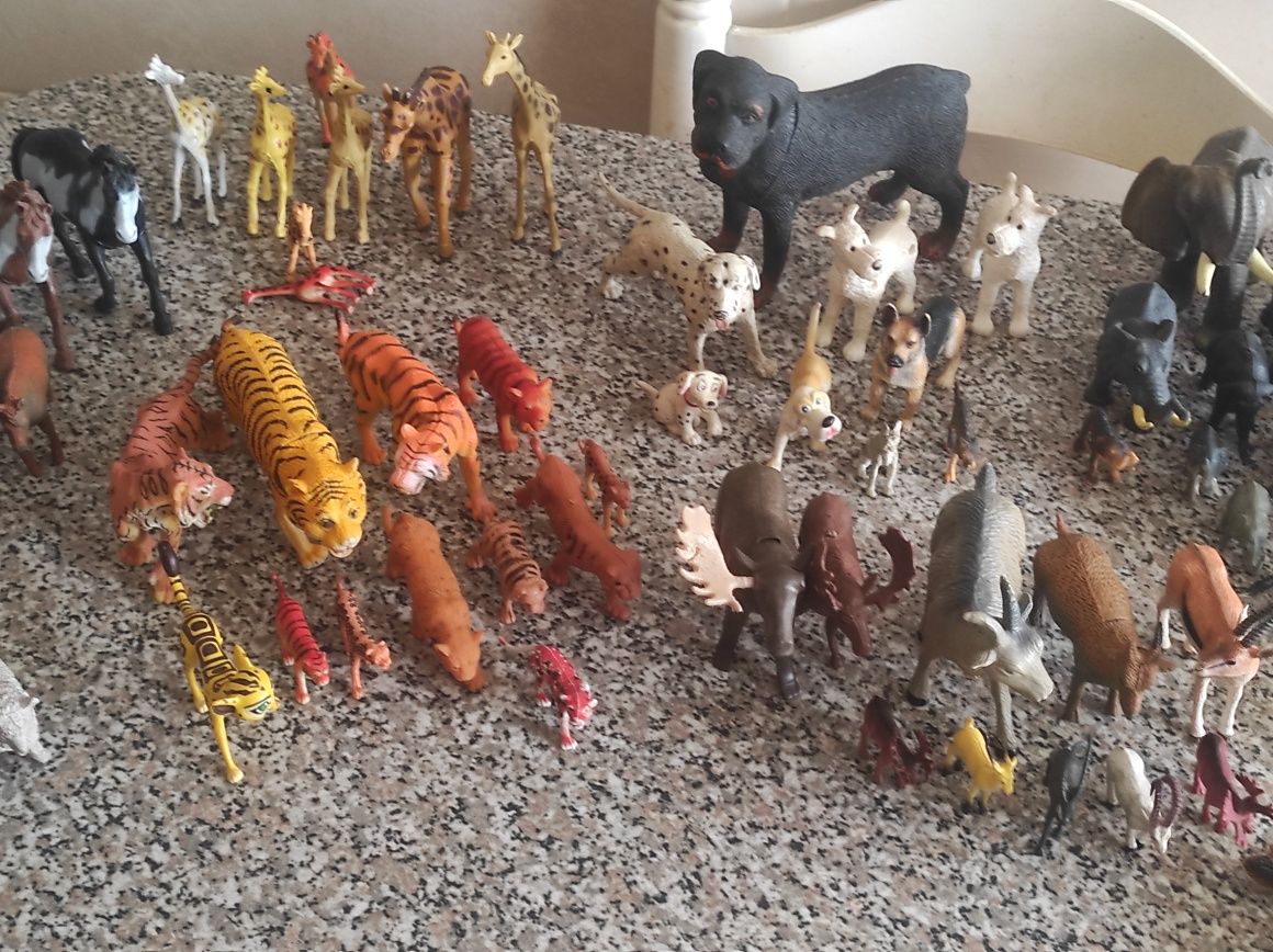 Miniaturas de animais selvagens e do Mar